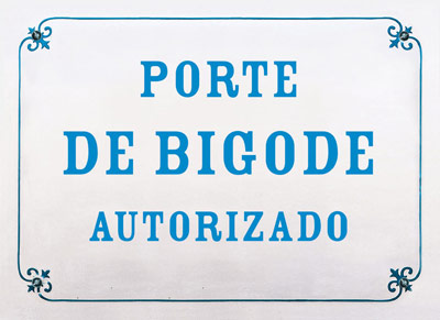 Porte de bigode autorizado